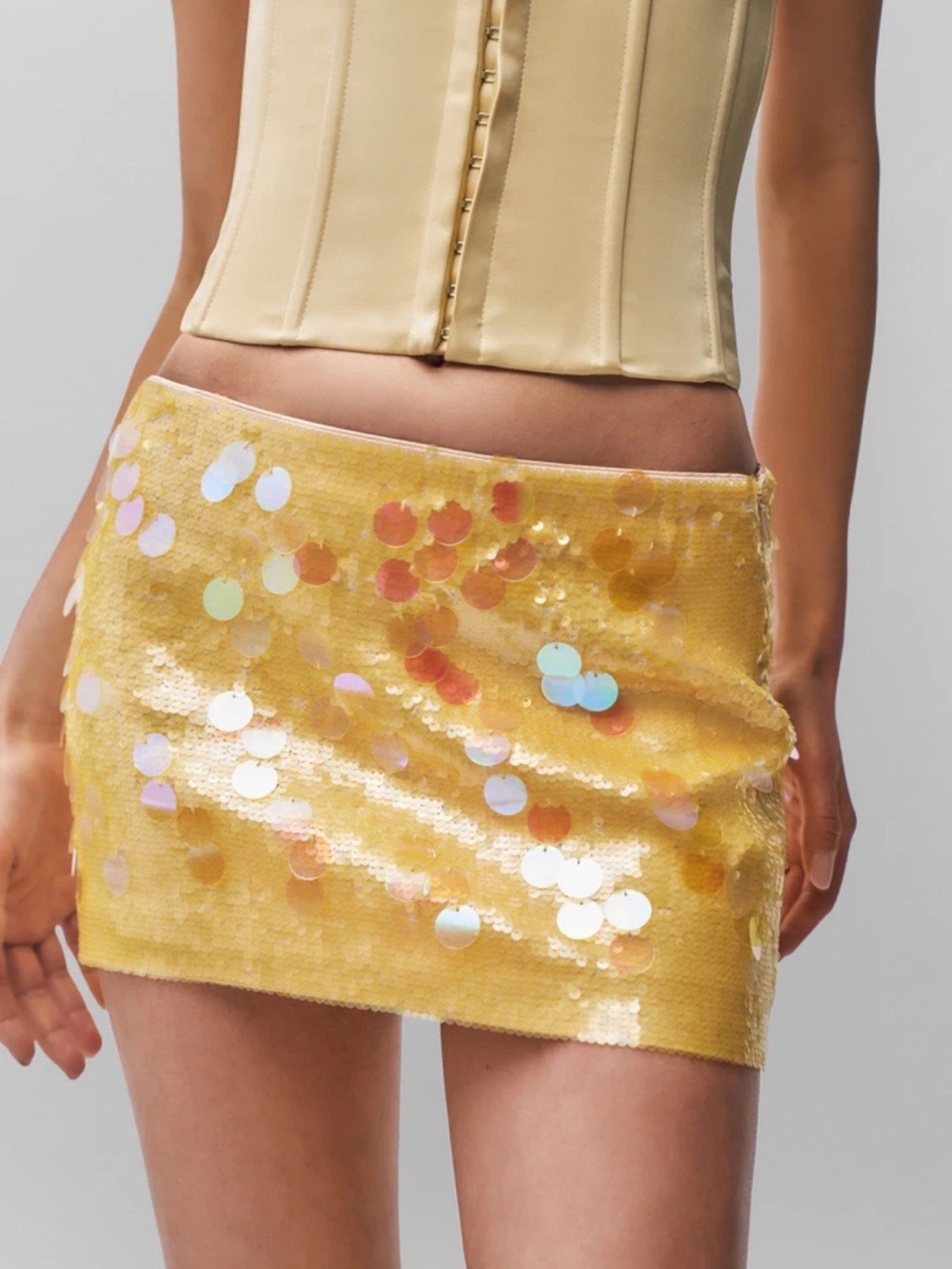 NWOT GUIZIO Viral Low Rise Paillette Sequin Yellow Micro Mini Skirt Size XS